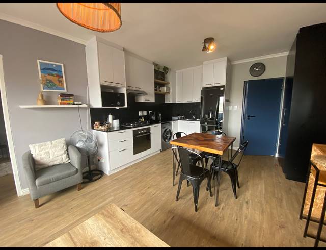2 BEDROOM APARTMENT TO LET IN BEACHFRONT